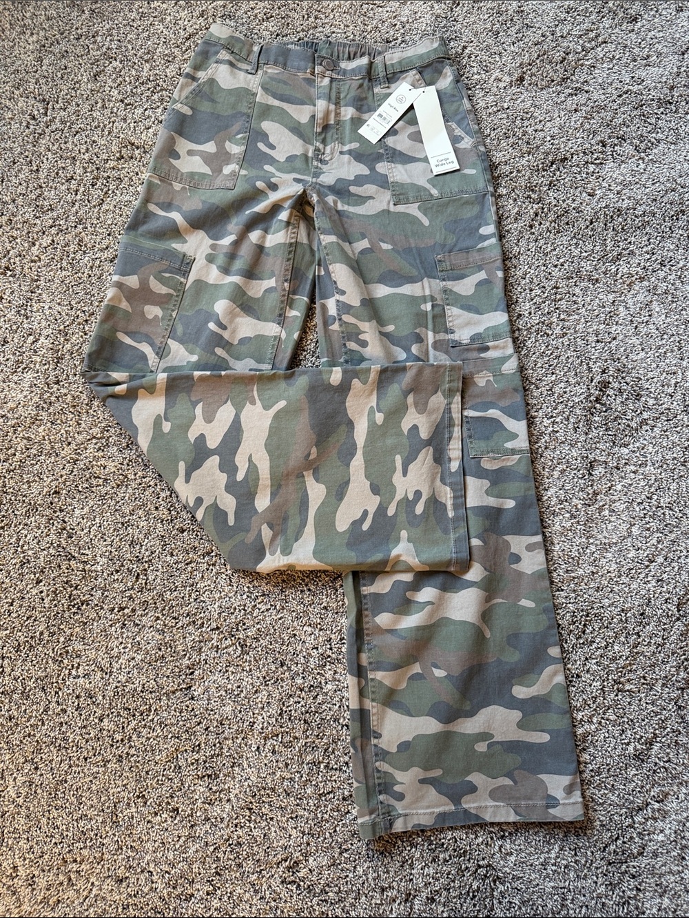 NWT No Boundaries Women’s Camouflage Cargo Pants - Green Camo - M (8-10) Long
